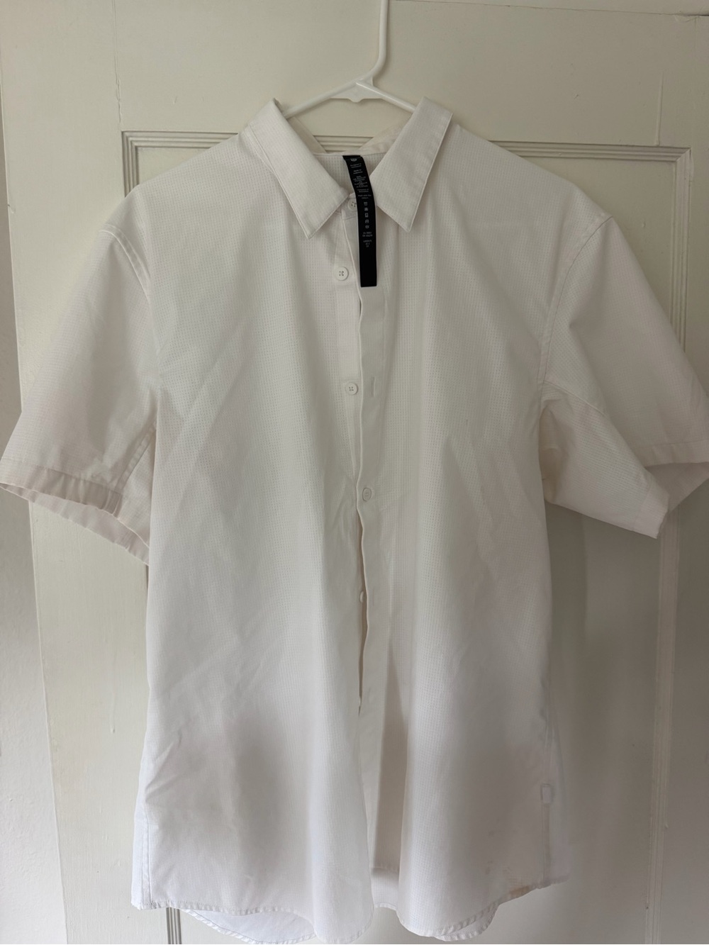 lululemon athletica Men's White Short-Sleeve Button-Down Shirt